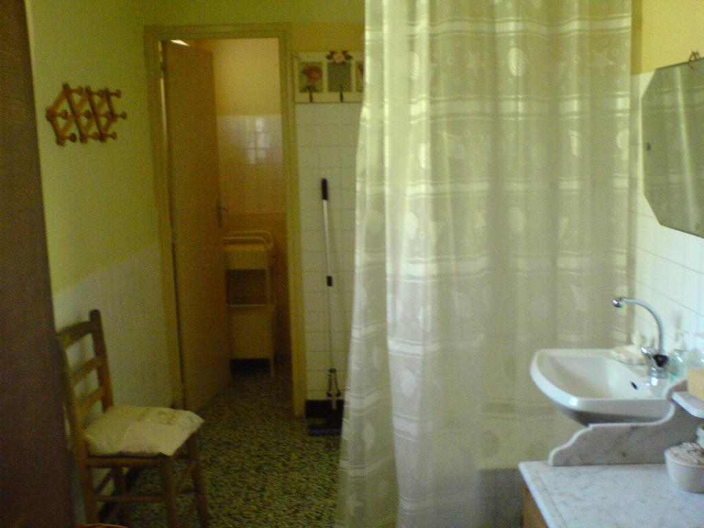 Les Champys Guest House Saint-Péreuse Eksteriør bilde